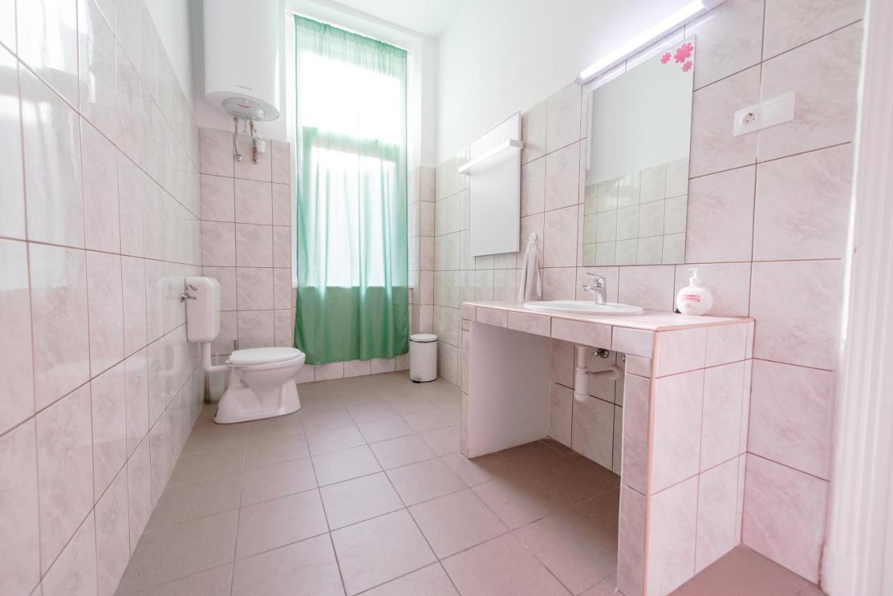 Budapest Party Hostel At Udvarom Room photo
