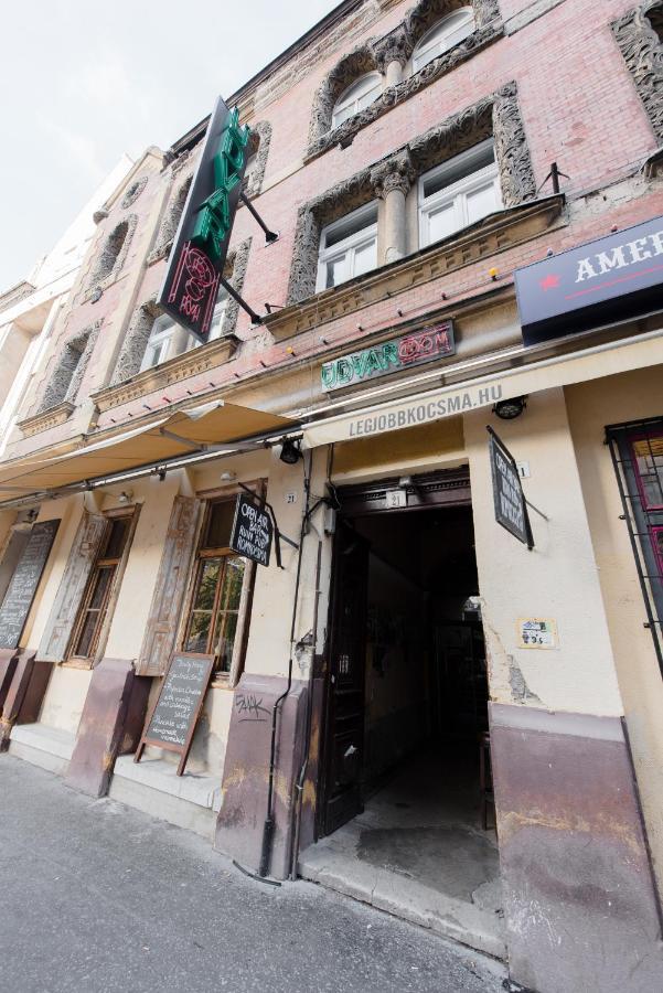 Budapest Party Hostel At Udvarom Exterior photo