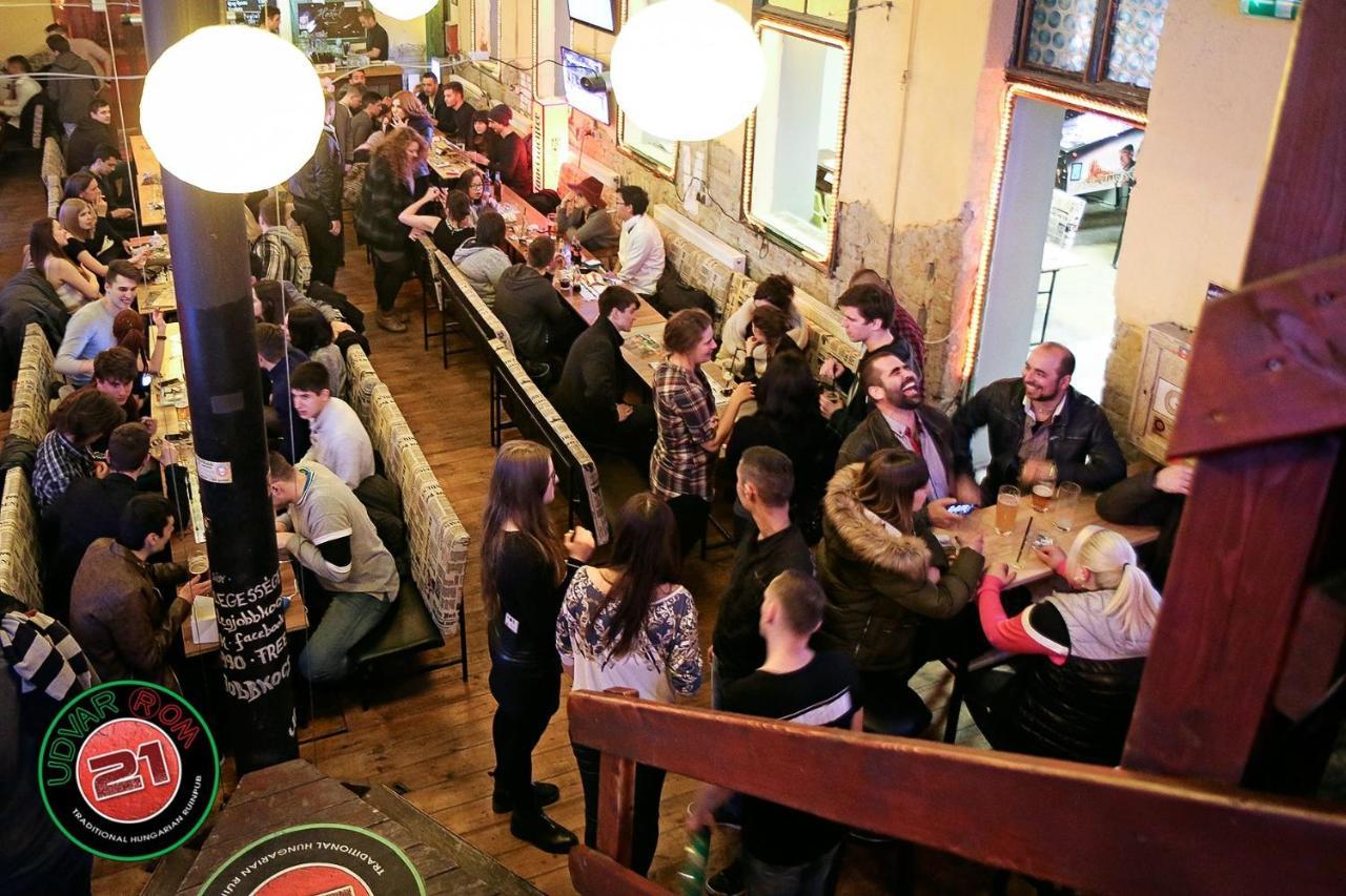 Budapest Party Hostel At Udvarom Exterior photo