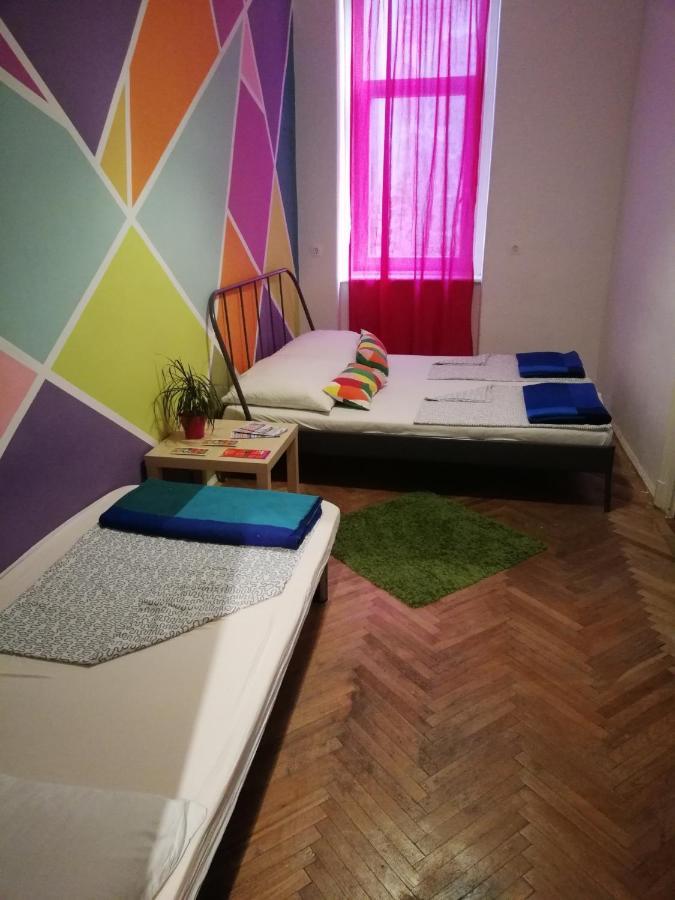 Budapest Party Hostel At Udvarom Exterior photo