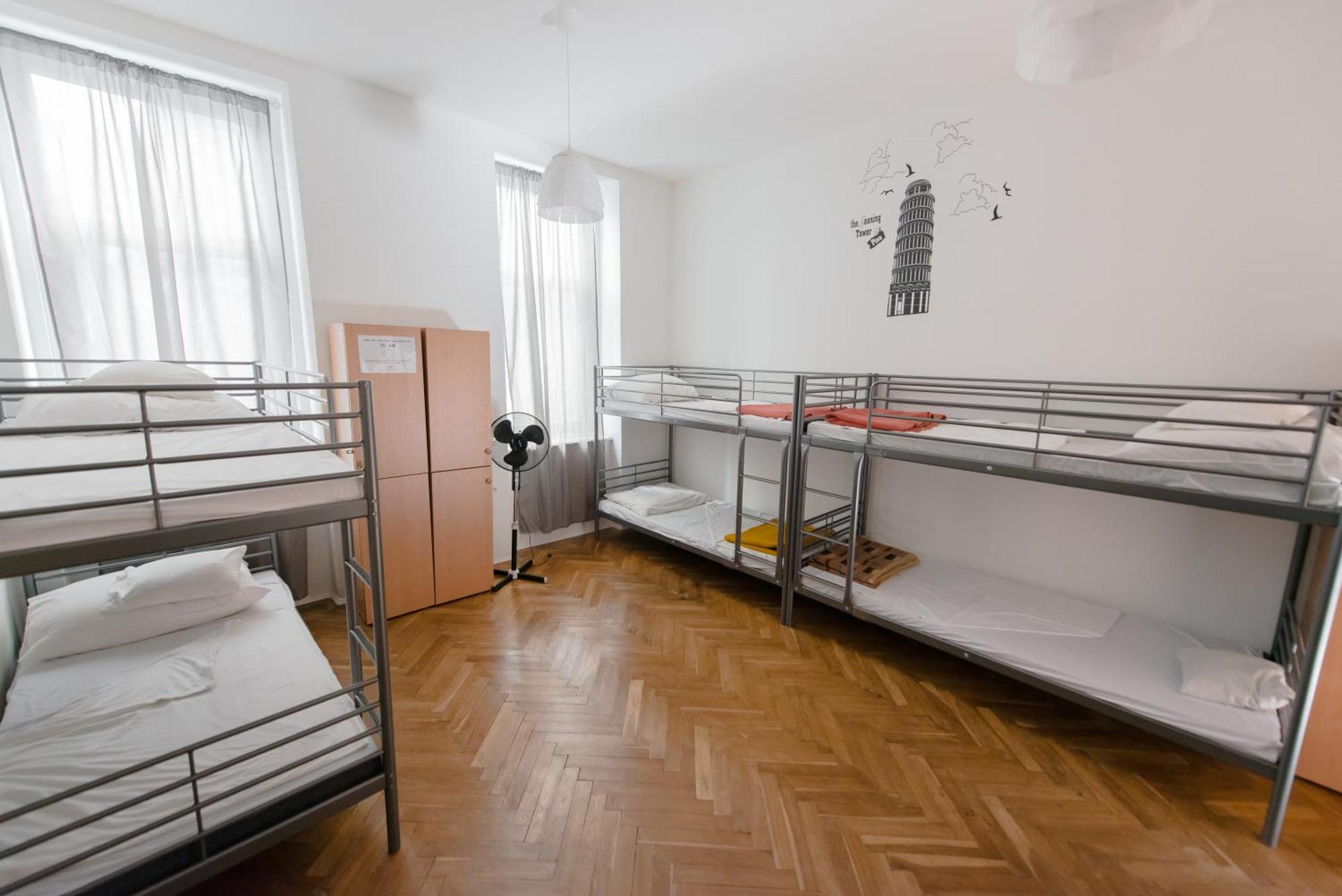Budapest Party Hostel At Udvarom Room photo
